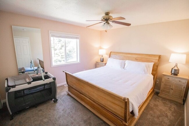 Building Photo - 592 Sunflower Rd