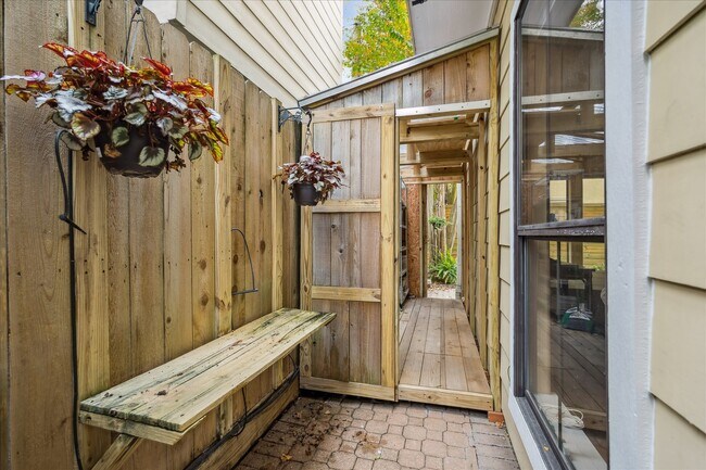 Building Photo - 3515 Yupon St