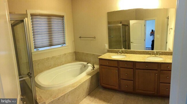 Building Photo - 542 Rudbeckia Pl