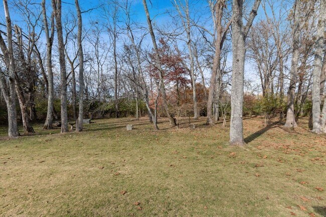 Building Photo - 220 Bartonwood Dr