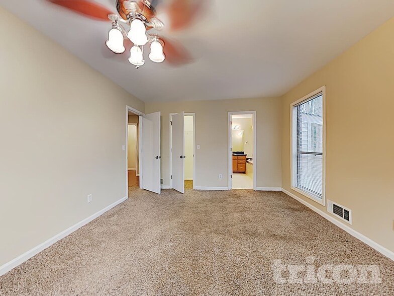 Building Photo - 3958 Cotswold Dr SW