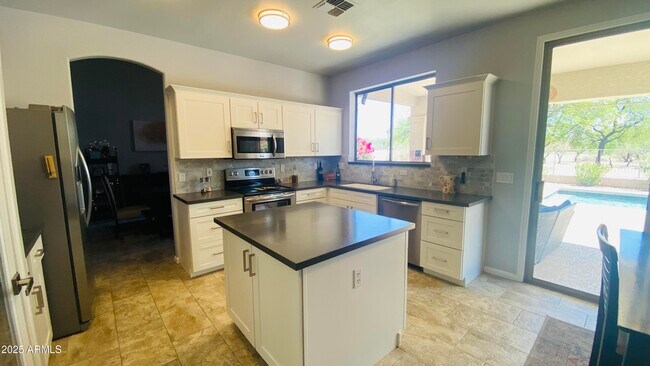 Building Photo - 6047 W Morrow Dr