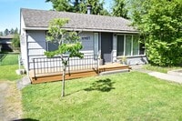 Building Photo - Updated 2 Bed 1 Bath on Large lot with Fenced Backyard and detached Garage!