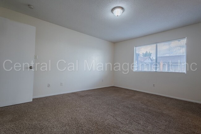 Building Photo - 3 Bedroom, 2 Bath Home - $2095 per month!