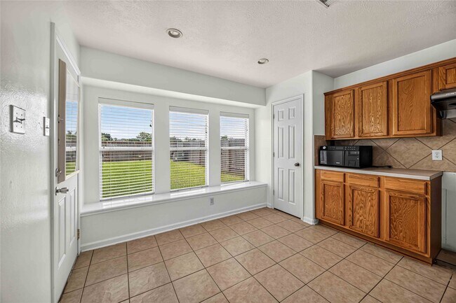 Building Photo - 12807 Canyon Echo Dr