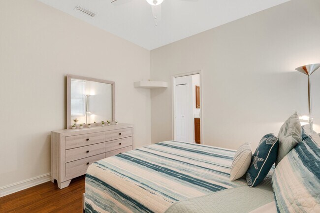 Building Photo - 4801 Edgemont Ct