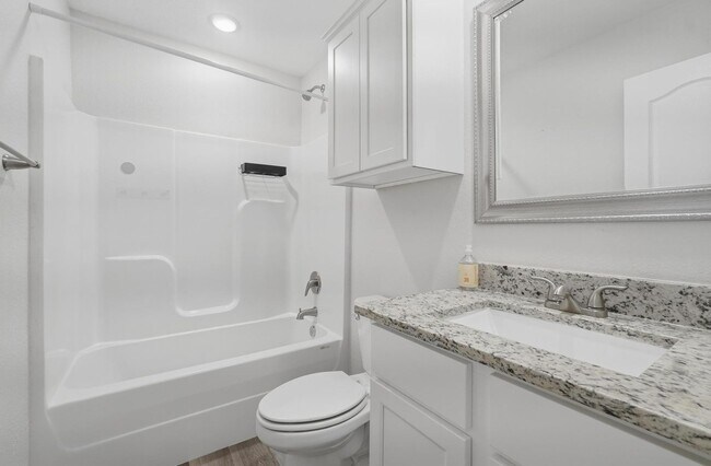 Building Photo - 2050 Lillius St