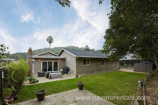 Building Photo - 44 Trish Dr