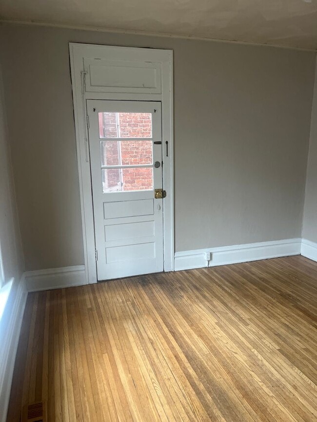 Building Photo - Muir - 1219-1221 Forsythe Ave