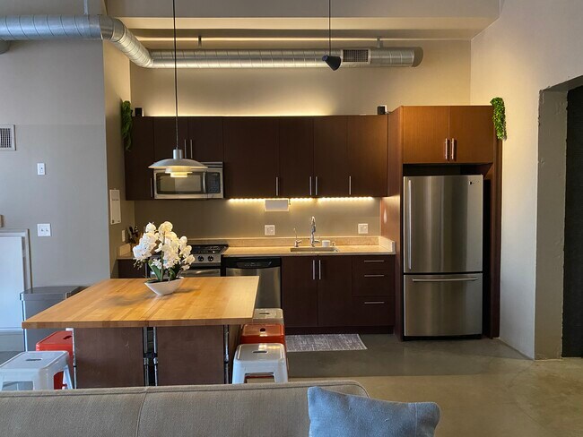 Building Photo - 849 S Broadway