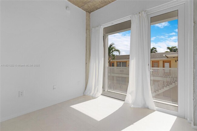 Building Photo - 4432 W Flagler St