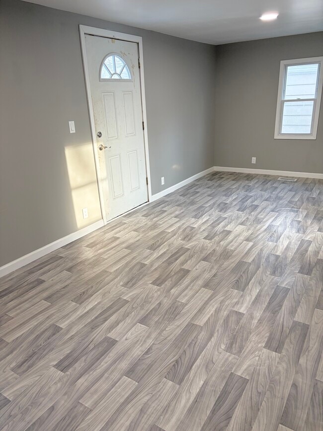 Building Photo - Luxury Renovated 3-Bedroom Home with Large Yard