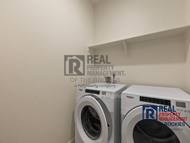 Building Photo - 920 London Wy