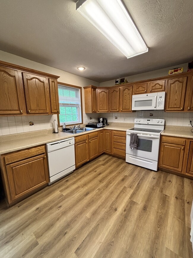 Building Photo - 864 Tremont St