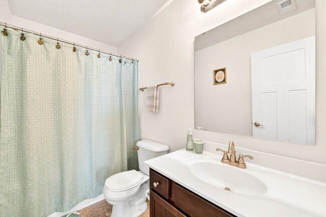 Building Photo - 4663 Bayview Dr