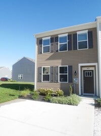 Building Photo - Modern End-Unit Townhouse in Sassafras Mea...