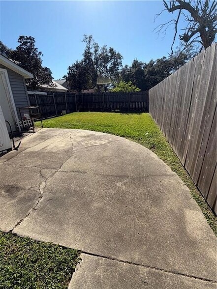 Building Photo - 10528 Alan St