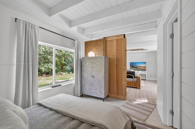 Building Photo - 11324 Palm Tree Ln