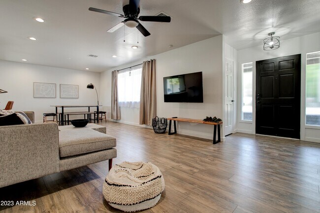 Building Photo - 1201 E Northview Ave