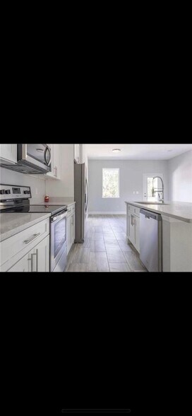 Building Photo - 607 Kangaroo Dr