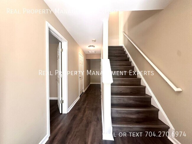 Building Photo - 10076 Treeside Ln