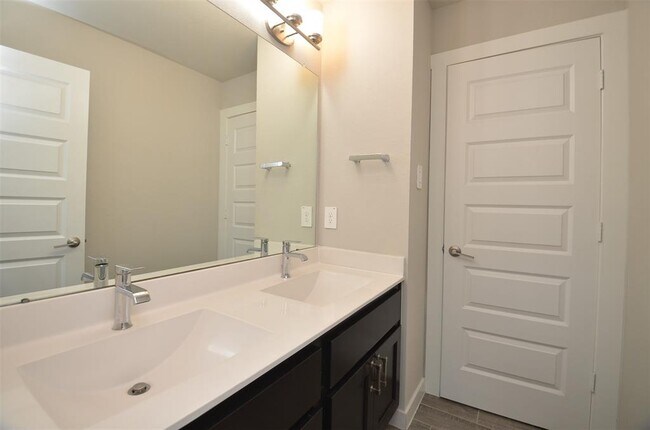 Building Photo - 28615 Halle Ray Dr