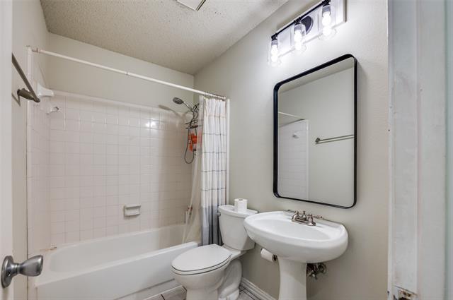 Building Photo - 4204 Glen Hollow Cir