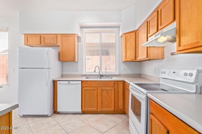 Building Photo - 3316 E Tierra Buena Ln