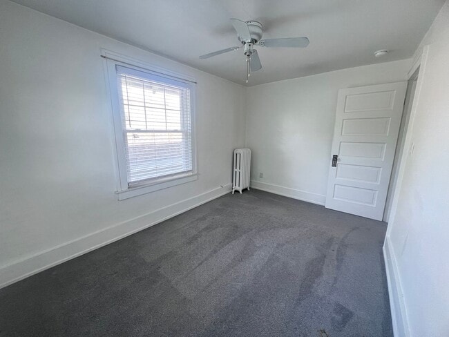 Building Photo - Spacious 2 bedroom Duplex with a bonus room!