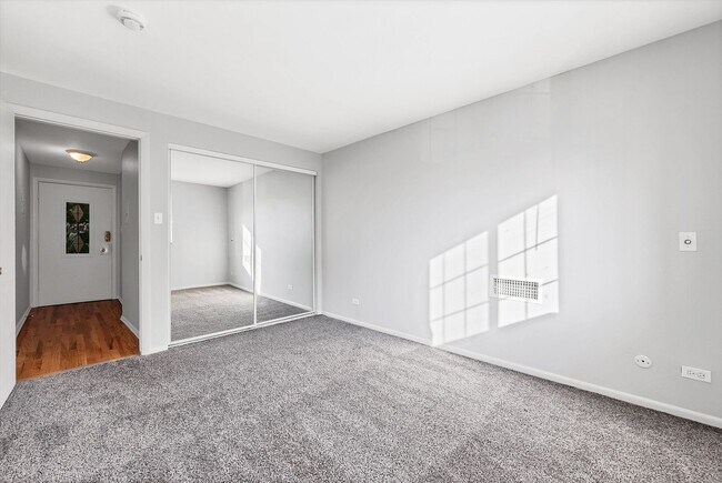 Building Photo - Stunning 2BR/1BA Condo Steps from Cheesman Park!