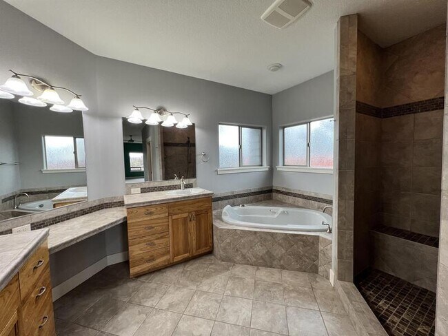 Building Photo - 2360 NW 19th St