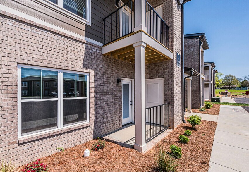 Primary Photo - The Pads at W. Madison