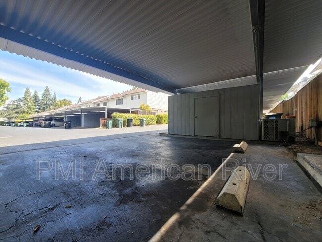 Building Photo - 5125 Gibbons Dr