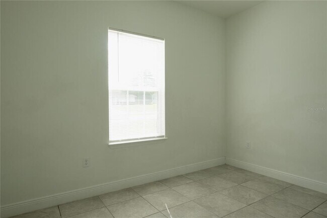 Building Photo - 422 Marion Oaks Course