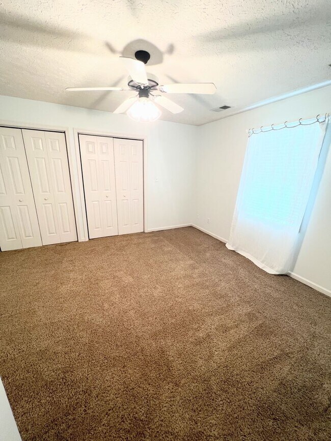 Building Photo - 4 Bedroom Home in Lynchburg