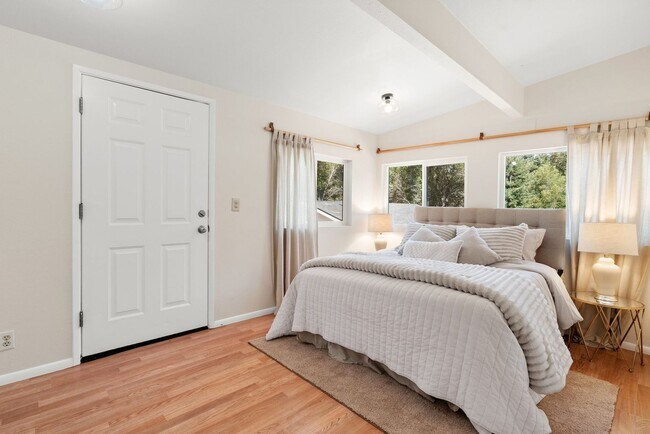 Building Photo - Sunny and Charming Boulder Creek Retreat - Modern Living on a Shared Property