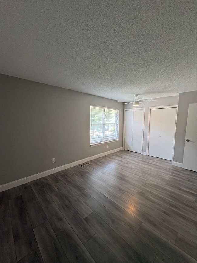 Building Photo - Spacious 3 Bed, 3 Bath Home with 1-Car Garage in Desirable Kansas City Northland Location