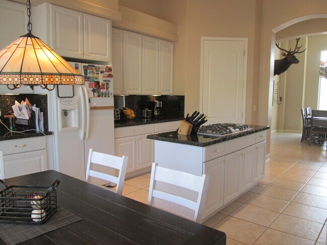 Building Photo - 5745 E Sunset Point Dr