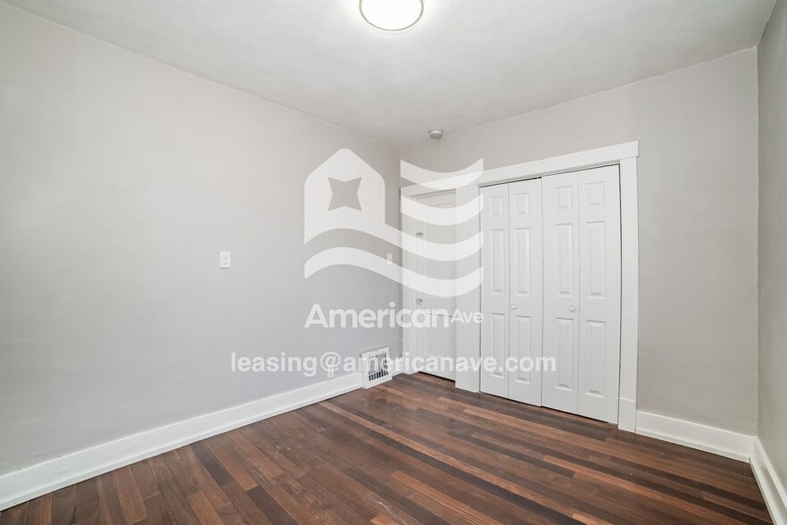 Building Photo - 1214 E Corrington Ave