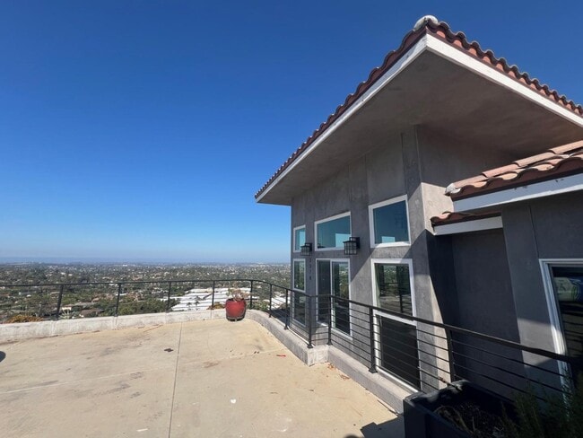 Building Photo - 2378 Edgehill Rd