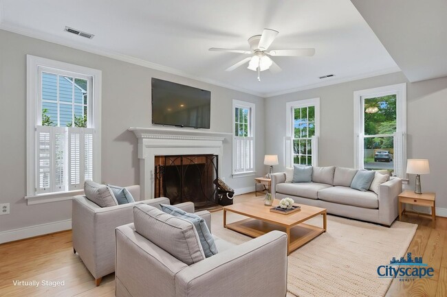 Building Photo - Charming Farmhouse-style Home Adjacent to Huguenot Park!