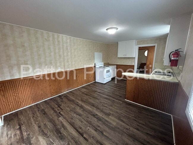 Building Photo - Rosewood Home