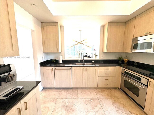 Building Photo - 3340 NE 190th St