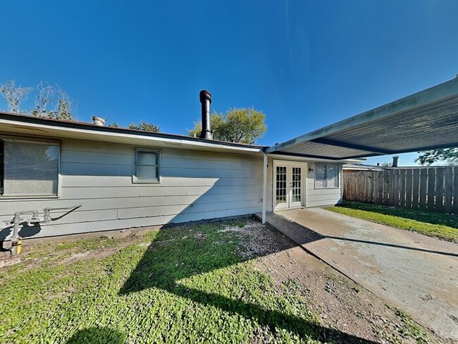 Building Photo - 6802 Soledad Dr