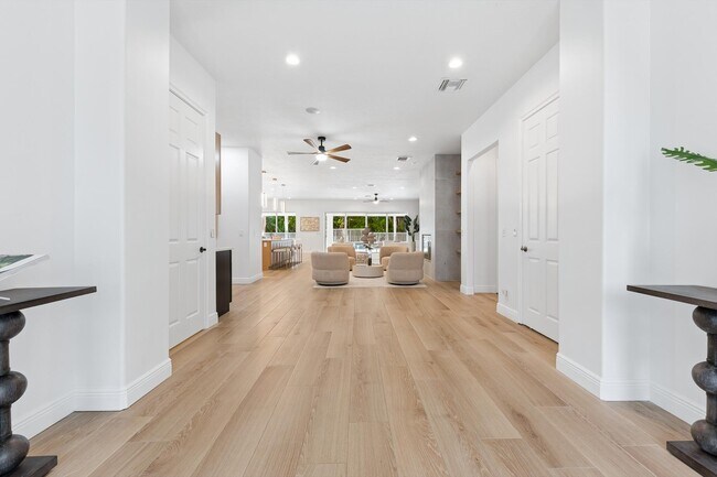 Building Photo - 8717 Estate Dr