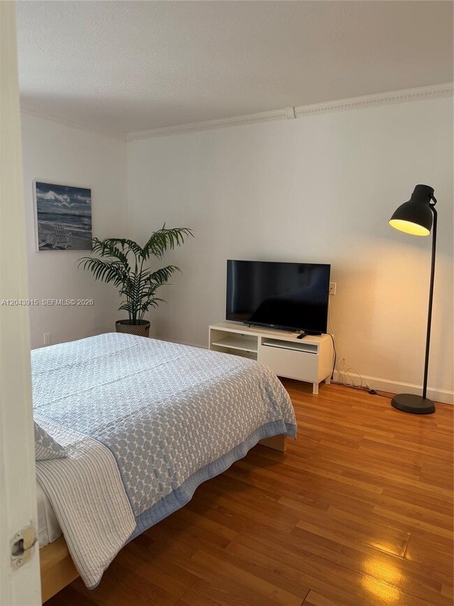 Building Photo - 520 Brickell Key Dr