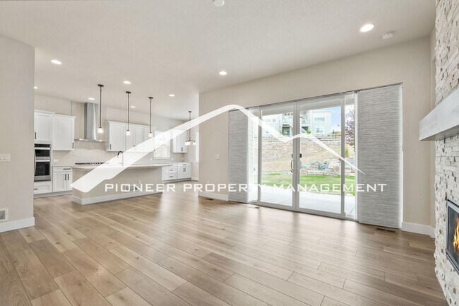 Building Photo - Main Floor Primary Home in Flying Horse with 5 Bedrooms, Gourmet Kitchen, Finished Basement & 4-C...
