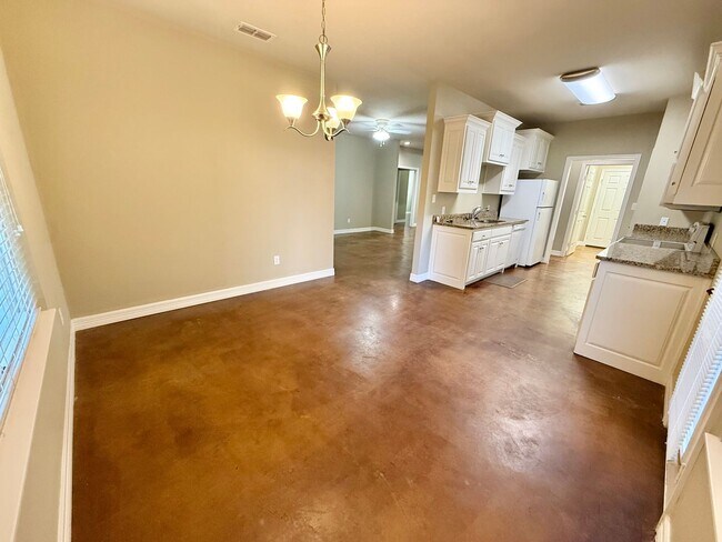 Building Photo - 818 TX-110