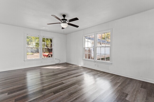 Building Photo - 2301 N 16th St