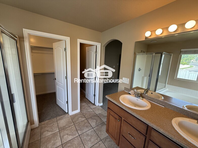 Building Photo - 4782 N Shady View Ln
